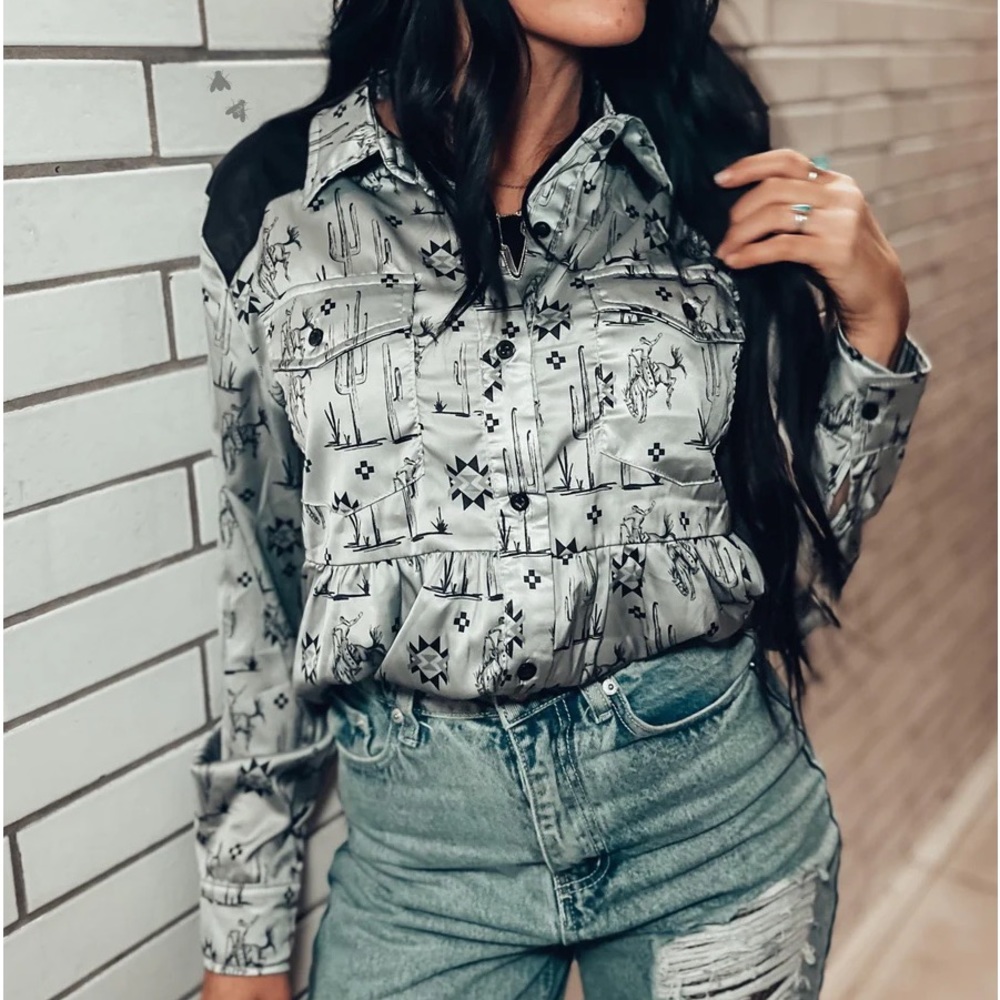 Brand new 2 fly bottom up shirt can tuck in or flares out to leave untucked